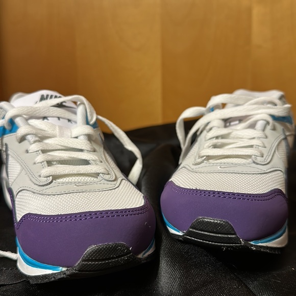 Like New Nike Athletic Shoes - Picture 12 of 15